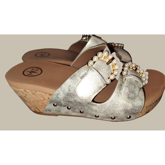 Women's Pale Gold Wedge Sandals with Pearl Trim - size 9 - Picture 4 of 4